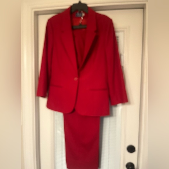 SOLD Vintage❤️ red blazer and matching pants - Picture 10 of 16